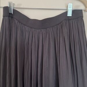 Silky gray skirt NWT